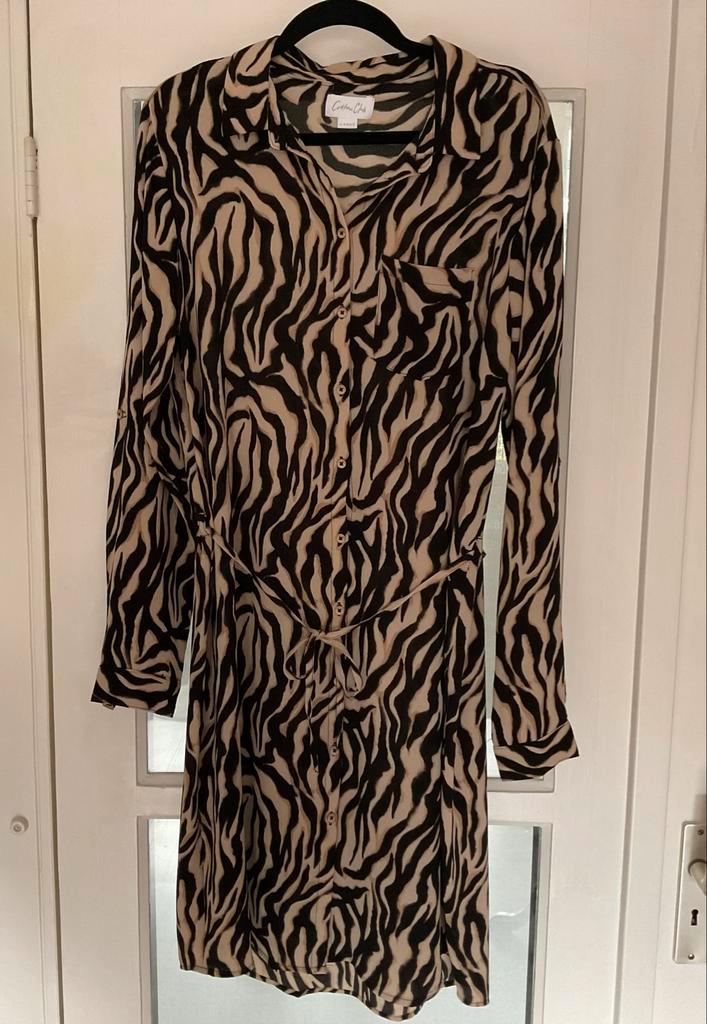 Cotton Club jurk met zebraprint - Maat L, Kleding | Dames, Jurken, Zo goed als nieuw, Maat 42/44 (L), Boven de knie, Ophalen of Verzenden