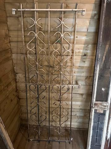 Gietijzer rek beschikbaar voor biedingen