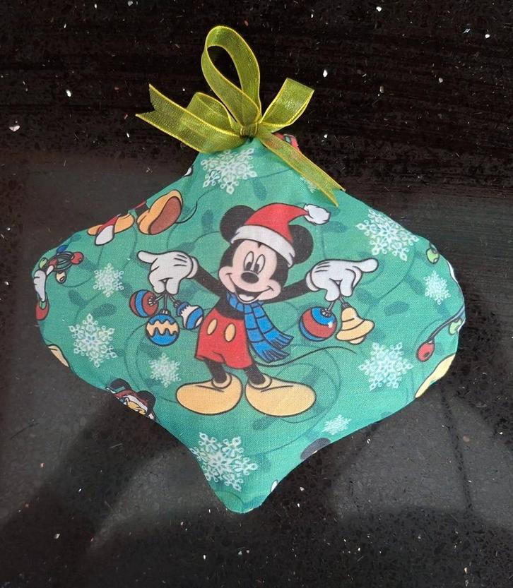 nieuw- Mickey met kerstmuts op platte kerstbal- kerst deco, Huis en Inrichting, Woonaccessoires | Overige, Nieuw, Ophalen of Verzenden