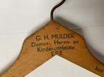 vintage houten kledinghanger, G.H. Mulder, Epe, Antiek en Kunst, Verzenden