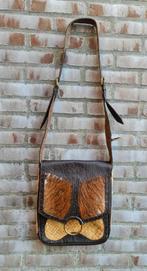 Chick on a Mission schoudertas posttas geitenhuid + leer , Sieraden, Tassen en Uiterlijk, Tassen | Schoudertassen, Gebruikt, Bruin