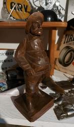 Vintage houtsnijwerk ertsgebergte man op boek Volkskunst, Ophalen of Verzenden