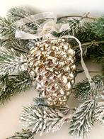 Grote glazen kerstbal dennenappel zilver, Diversen, Kerst, Ophalen of Verzenden, Zo goed als nieuw