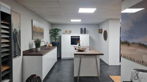 Luxe Showroomkeuken Häcker Systemat 2130 – Inclusief Siemens, Huis en Inrichting, Keuken | Complete keukens, Nieuw, Overige typen