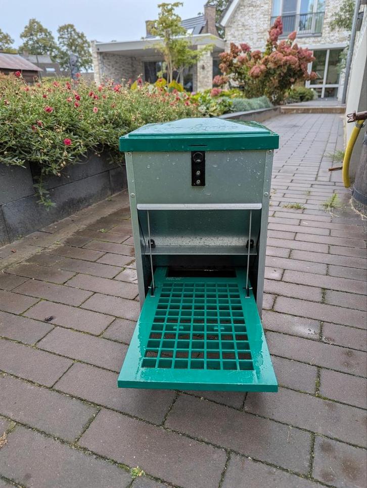 Feedomatic Automatische voerbak 5kg + Ratguard, Dieren en Toebehoren, Pluimvee | Toebehoren, Gebruikt, Drinken en Voederen, Ophalen of Verzenden