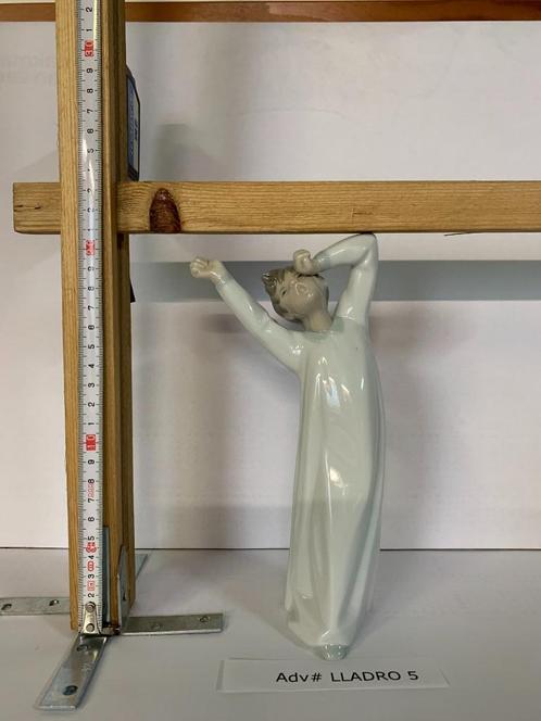 Lladro Beeldje Adv # 5, Verzamelen, Beelden en Beeldjes, Zo goed als nieuw, Mens, Ophalen