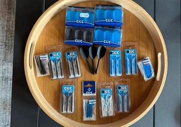 11 setjes clic shafts en 5 setjes clic flights Harrows beschikbaar voor biedingen