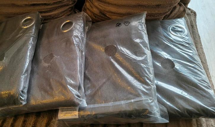 4x nieuw Ringgordijnen donkerbruin 140x260, Huis en Inrichting, Stoffering | Gordijnen en Lamellen, Nieuw, Minder dan 100 cm, Ophalen of Verzenden