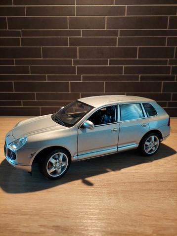 Maisto 1:18 Porsche Cayenne Turbo - in doos beschikbaar voor biedingen