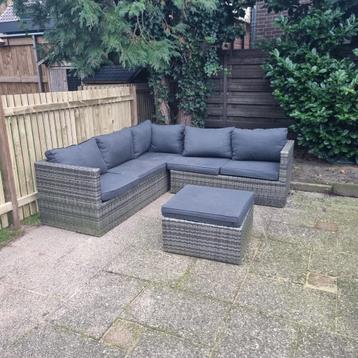 Loungebank hoekbank voor buiten met tafeltje beschikbaar voor biedingen