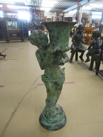 Oer 11392 vintage bronzen tuinbeeld "Jongetje met bloempot" beschikbaar voor biedingen