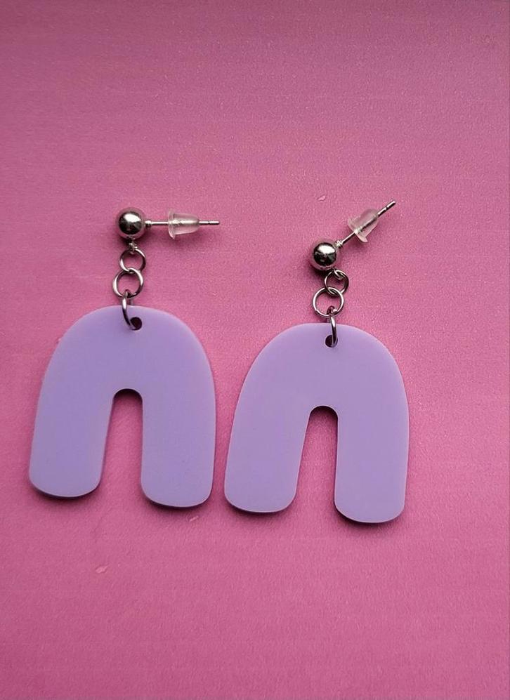 Handgemaakte regenboog oorbellen, Sieraden, Tassen en Uiterlijk, Oorbellen, Nieuw, Hangers, Overige materialen, Paars, Ophalen of Verzenden