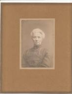 Foto - Fotograaf H. Nieweg. foto van een anonieme vrouw., Gebruikt, Foto, Ophalen of Verzenden, Voor 1940