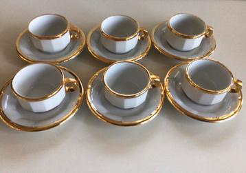 Zes Pillivuyt witte bistro kop en schotels beschikbaar voor biedingen