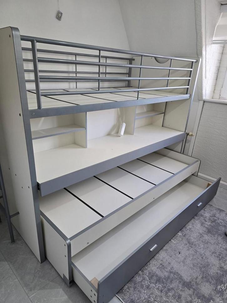 Stapelbed met bureau en logeerbed, Kinderen en Baby's, Kinderkamer | Stapelbedden en Hoogslapers, Gebruikt, Stapelbed, Ophalen of Verzenden