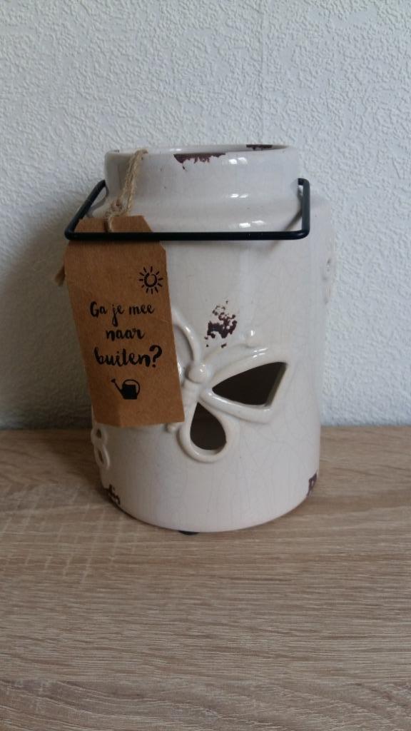 Zeer leuk beige vintage windlicht, nieuw, Huis en Inrichting, Woonaccessoires | Kandelaars en Kaarsen, Nieuw, Kandelaar, Beige