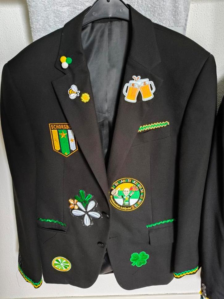 Schijndel Schorsbos Jassen met Emblemen, Kleding | Heren, Carnavalskleding en Feestkleding, Zo goed als nieuw, Kleding, Carnaval