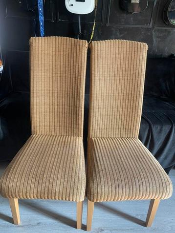 GRATIS eet tafel stoelen beschikbaar voor biedingen