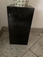 Zwarte marmeren sokkel / plantenstandaard, Huis en Inrichting, Woonaccessoires | Zuilen en Pilaren, Ophalen, Gebruikt