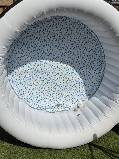 Jacuzzi Miami - Opblaasbaar met Pomp, Tuin en Terras, Bubbelbaden en Hottubs, Gebruikt, Opblaasbaar, Pomp, Ophalen