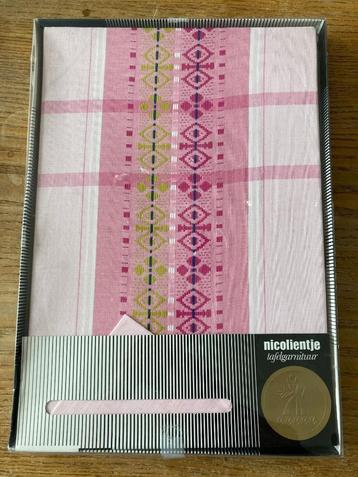 Vintage tafelkleed ontbijtlaken 114x145cm + 4 servetten beschikbaar voor biedingen