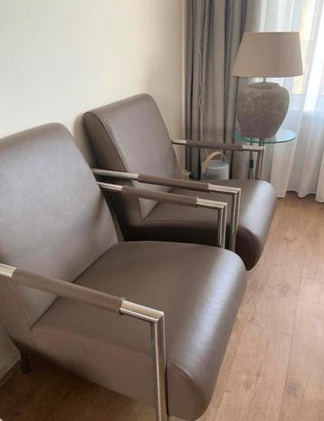 Lederen fauteuil beschikbaar voor biedingen