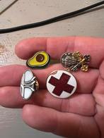 Vintage oude 4x spelden pin broches rode kruis emaille retro, Ophalen of Verzenden, Zo goed als nieuw, Minder dan 4 cm, Overige materialen