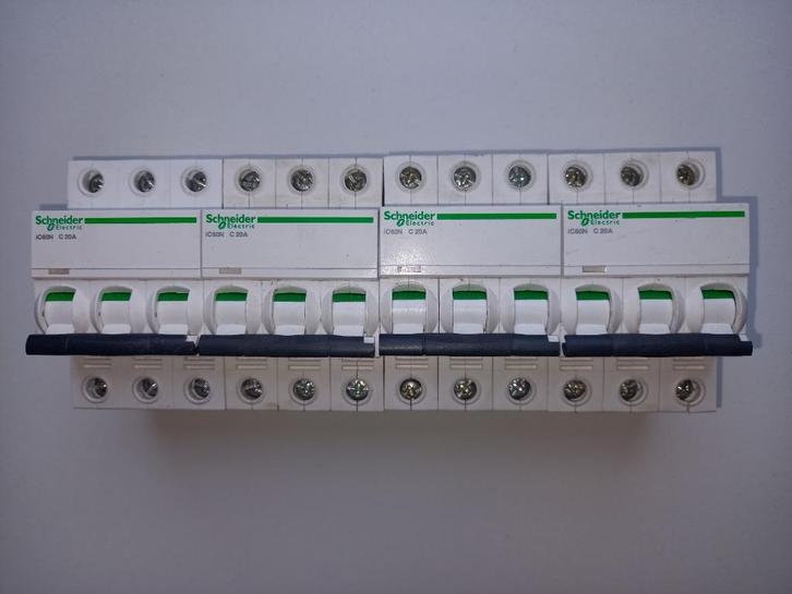 ### 4 x Schneider electric 3p automaat ic60n c 20a ###, Hobby en Vrije tijd, Elektronica-componenten, Zo goed als nieuw, Ophalen of Verzenden