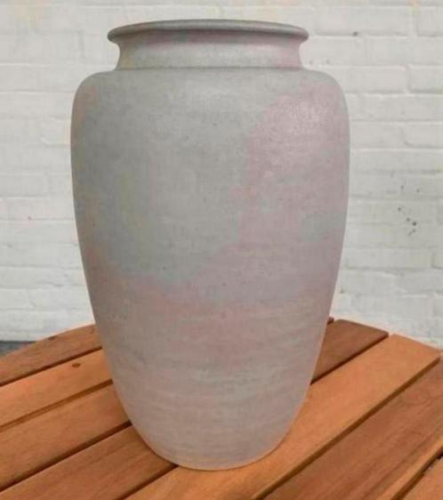 Vaas van Klaas Mobach 825 mad grijs witte vaas 27 cm hoog., Antiek en Kunst, Antiek | Keramiek en Aardewerk, Ophalen of Verzenden