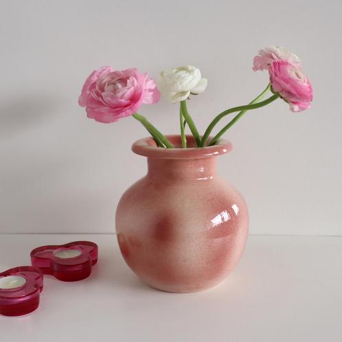 Grote roze bolvaas vintage aardewerk keramiek, Huis en Inrichting, Woonaccessoires | Vazen, Zo goed als nieuw, Overige kleuren