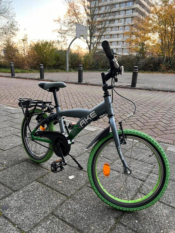 Loekie Snake kinderfiets jongensfiets, Fietsen en Brommers, Fietsen | Jongens, Zo goed als nieuw, 18 inch, Handrem, Ophalen