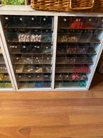 Knopenverzameling in Kast met Laden, Ophalen of Verzenden, Nieuw, Knoop of Knopen