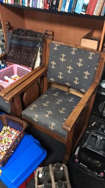2 ( kasteel) stoelen met Franse lelies beschikbaar voor biedingen