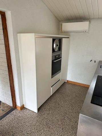 Complete keuken met kookeiland en Miele-apparatuur beschikbaar voor biedingen