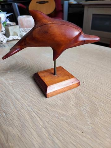 Houten dolfijn beschikbaar voor biedingen