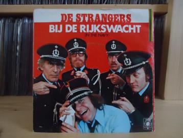 7" Single Strangers - Bij De Rijkswacht / Melksjoekkelat Mè  beschikbaar voor biedingen