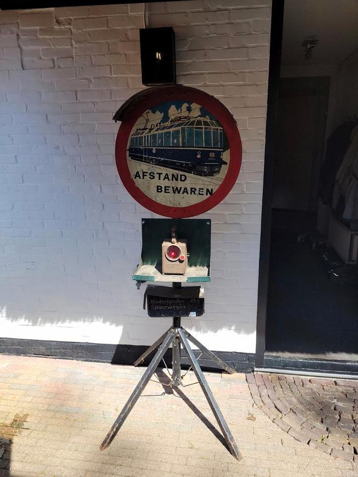 Oude NS Overweglicht met 'Afstand Bewaren' Bord, Antiek en Kunst, Antiek | Overige Antiek, Ophalen