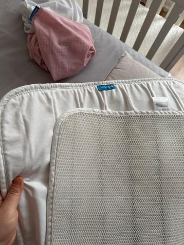 Ledikant met Aerosleep matras en dekbedovertrek beschikbaar voor biedingen