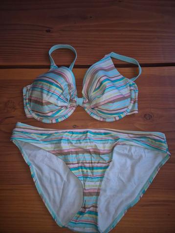 Bikini maat 48 Cup 90/95 D. beschikbaar voor biedingen