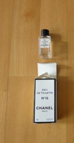 Chanel no 19 in doosje, leeg, eau de toilette, Verzamelen, Parfumverzamelingen, Gebruikt, Ophalen of Verzenden, Miniatuur