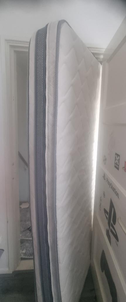 Matras  en Baza, Ophalen, Gebruikt