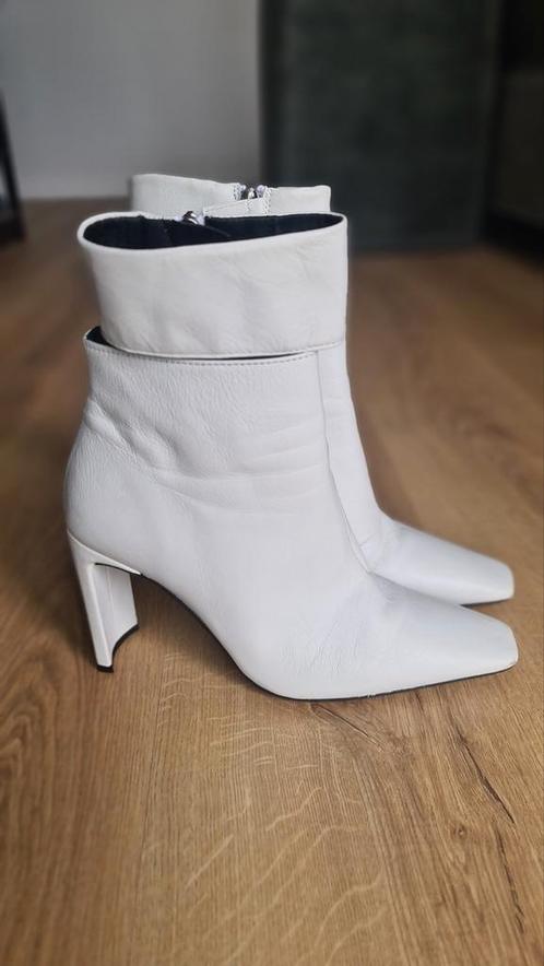 Laarsjes, soepel leer, maat 39, Kleding | Dames, Schoenen, Zo goed als nieuw, Wit, Ophalen of Verzenden