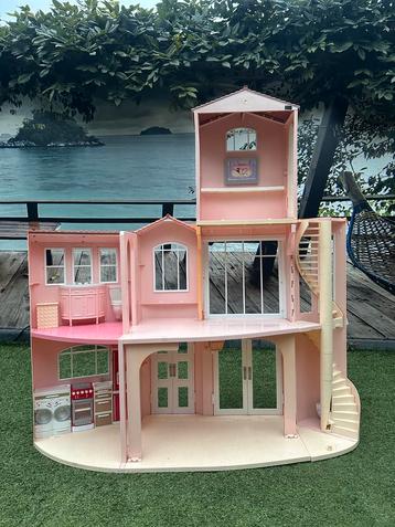 Barbie poppen droomhuis beschikbaar voor biedingen