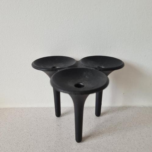 Holmgren vintage kandelaar zwart gietijzer brutalist 3 poten, Huis en Inrichting, Woonaccessoires | Kandelaars en Kaarsen, Gebruikt