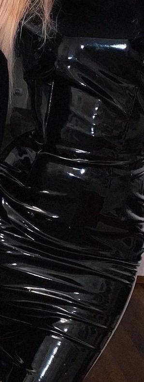 Lange Prachtige Latex Zwarte Jurk maat M beschikbaar voor biedingen