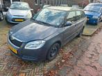 Skoda Fabia 1.4 16V 63KW Combi 2010 MOTOR DEFECT, Auto's, Skoda, Voorwielaandrijving, 4 cilinders, Grijs, 39 €/maand