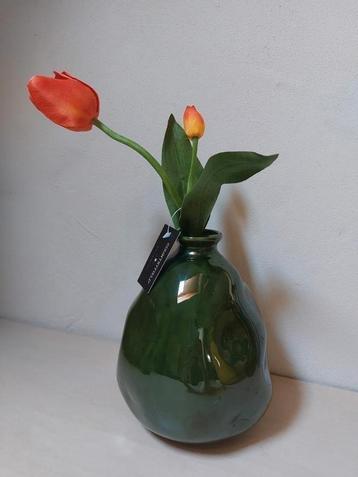 Vaas donkergroen incl zijden tulp ceramic vase H20 Nieuw beschikbaar voor biedingen