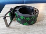 Broekriem met cannabis opdruk / carnaval, Carnaval, Zo goed als nieuw, Accessoires, Verzenden