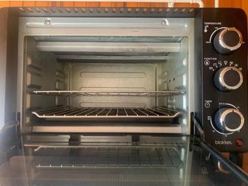 Kleine op zich zelf staande Blokker oven beschikbaar voor biedingen