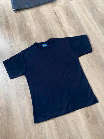 MOET WEG! Grote partij T-shirts, 1985 stuks, €800,-! NIEUW! beschikbaar voor biedingen